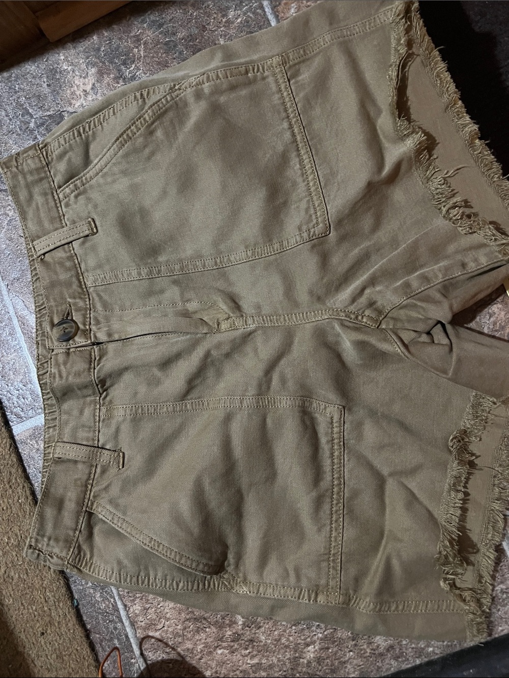Women’s Frayed Hem Aerie Utility Shorts in Olive/Tan